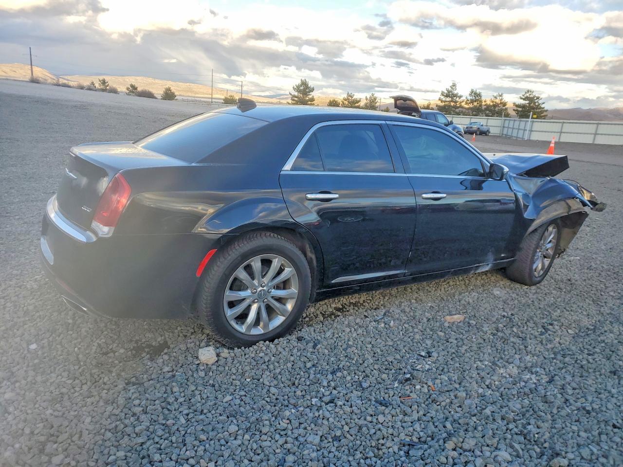 2018 Chrysler 300 Limited - Фото 3