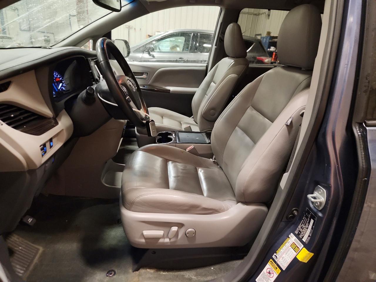 2015 Toyota Sienna Xle - Фото 7