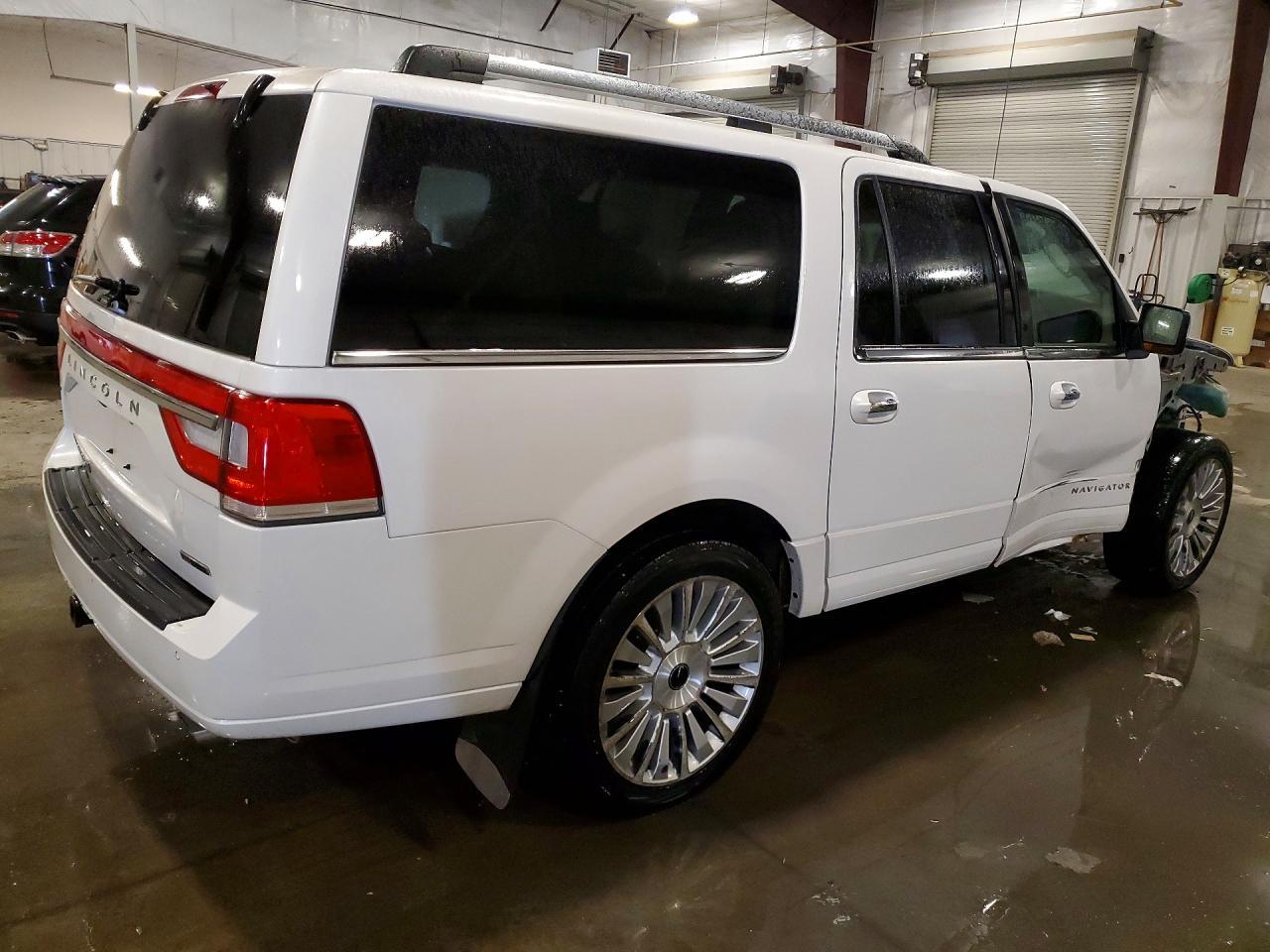 2015 Lincoln Navigator L - Фото 3