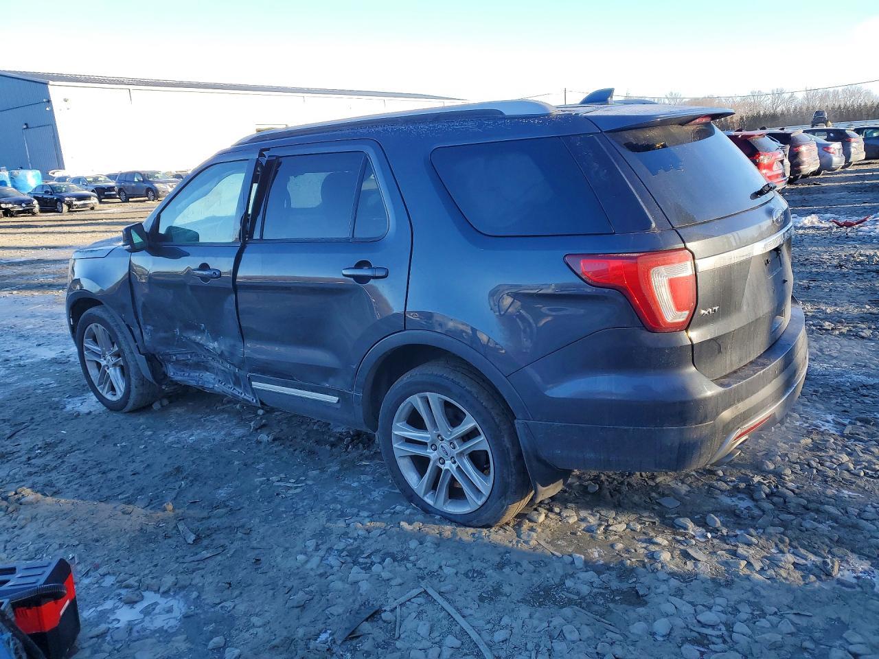 2017 Ford Explorer Xlt - Фото 2
