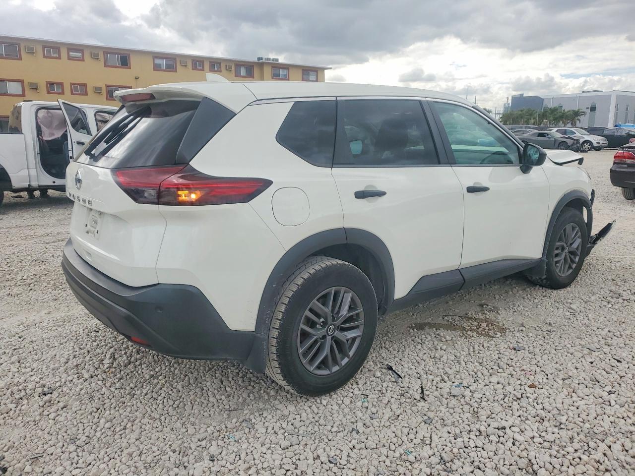 2021 Nissan Rogue S - Image 3