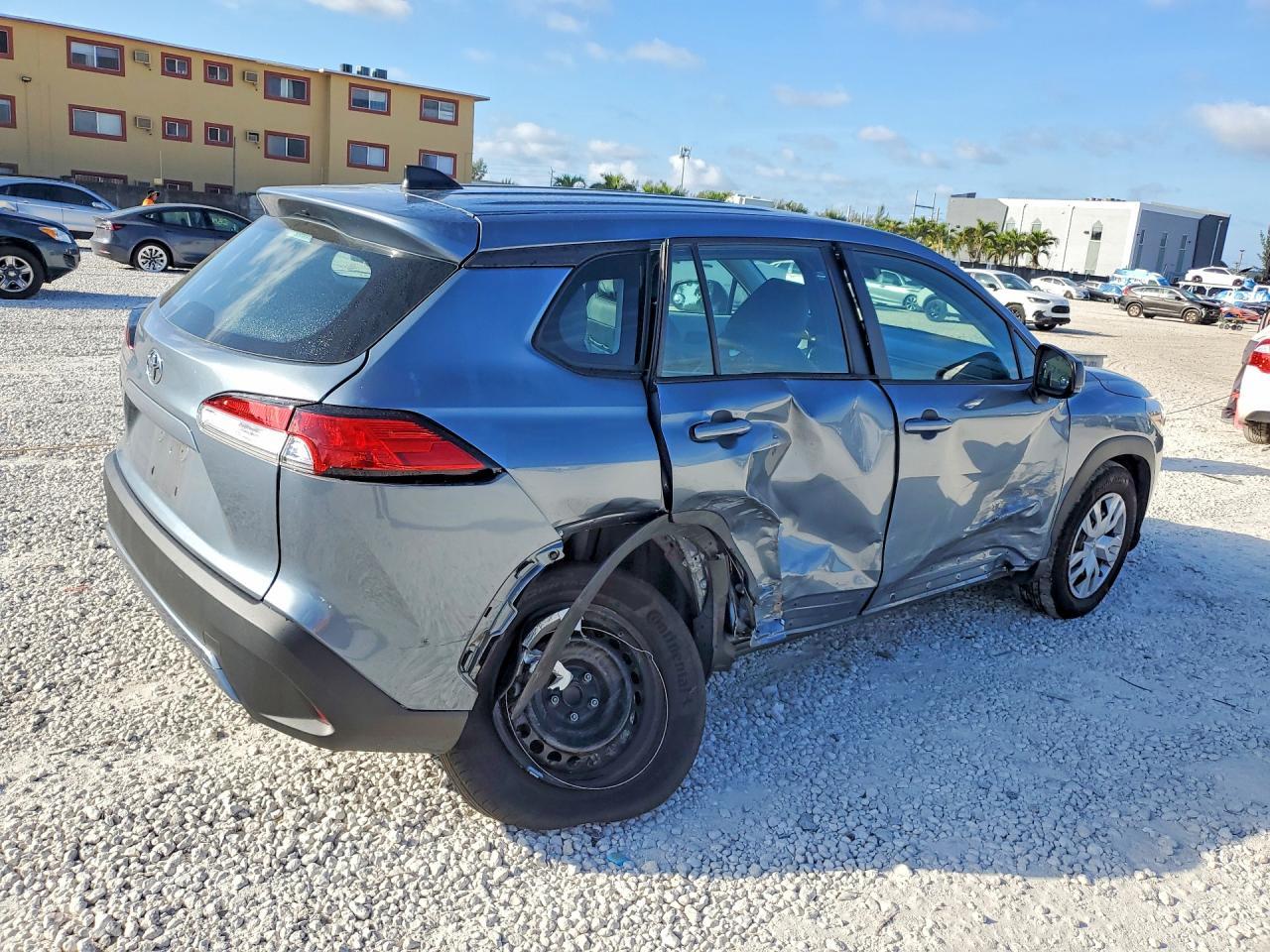 2024 Toyota Corolla Cross L - Фото 3