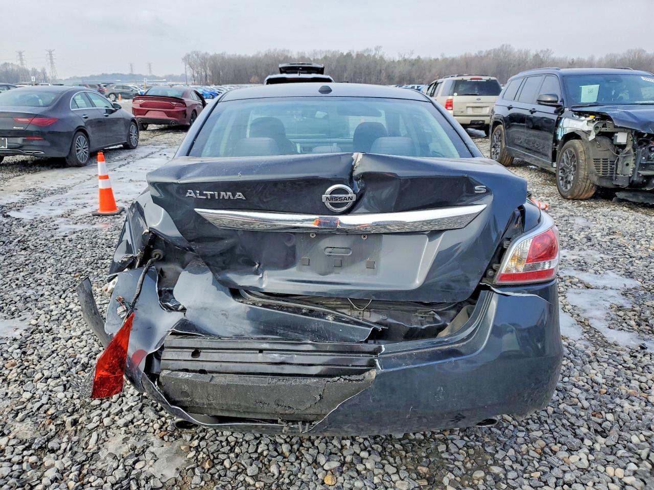 2015 Nissan Altima 2.5 S - Image 6