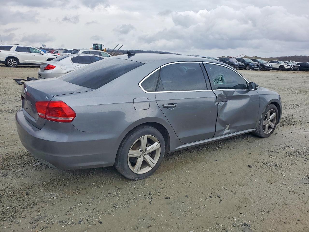 2013 Volkswagen Passat Se - Фото 3