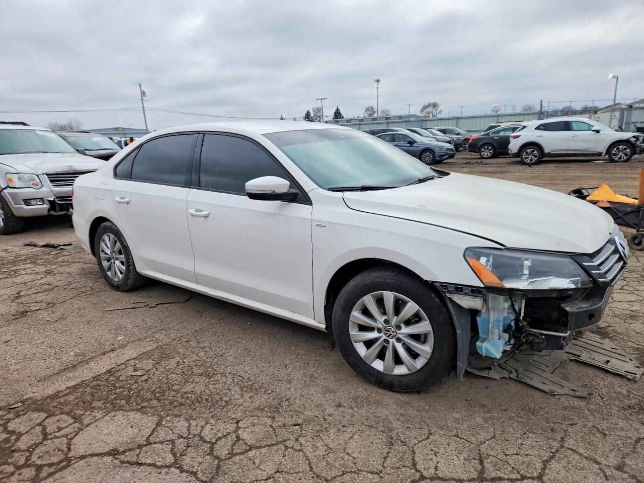 2015 Volkswagen Passat S - Image 4