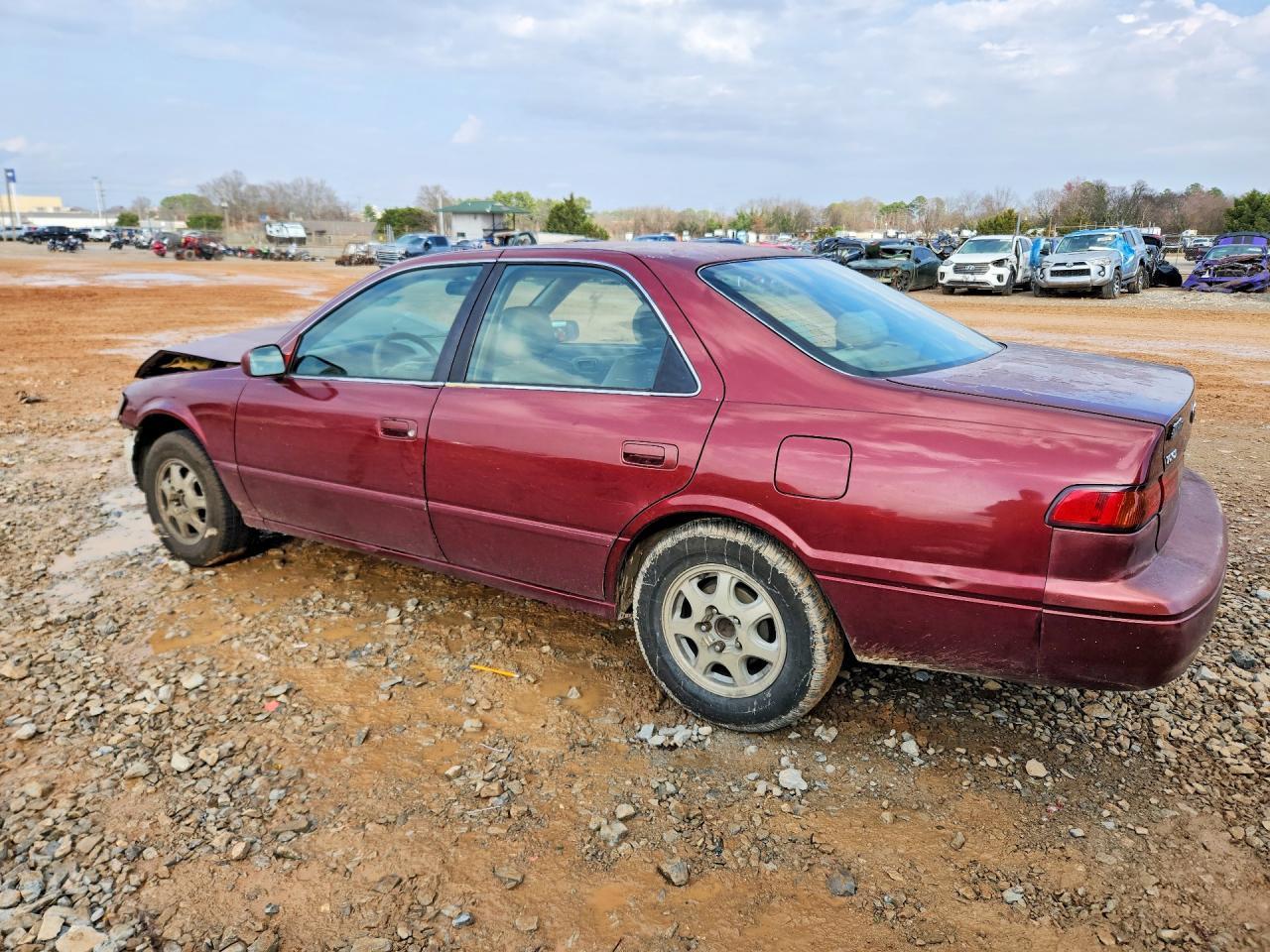 1999 Toyota Camry Le - Фото 2