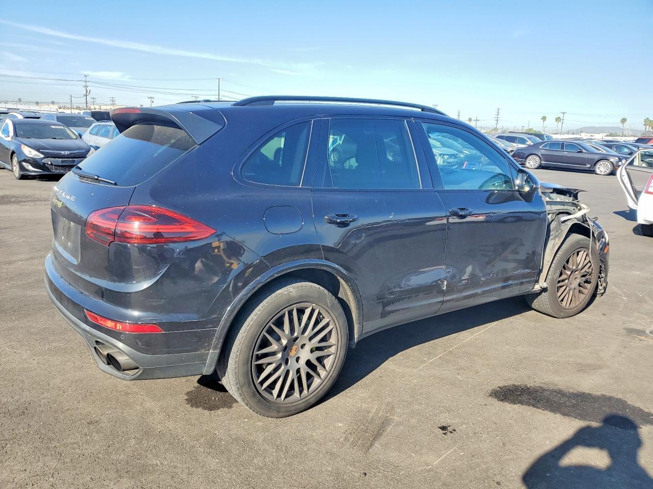 2017 Porsche Cayenne Se Hybrid Platinum - Image 3