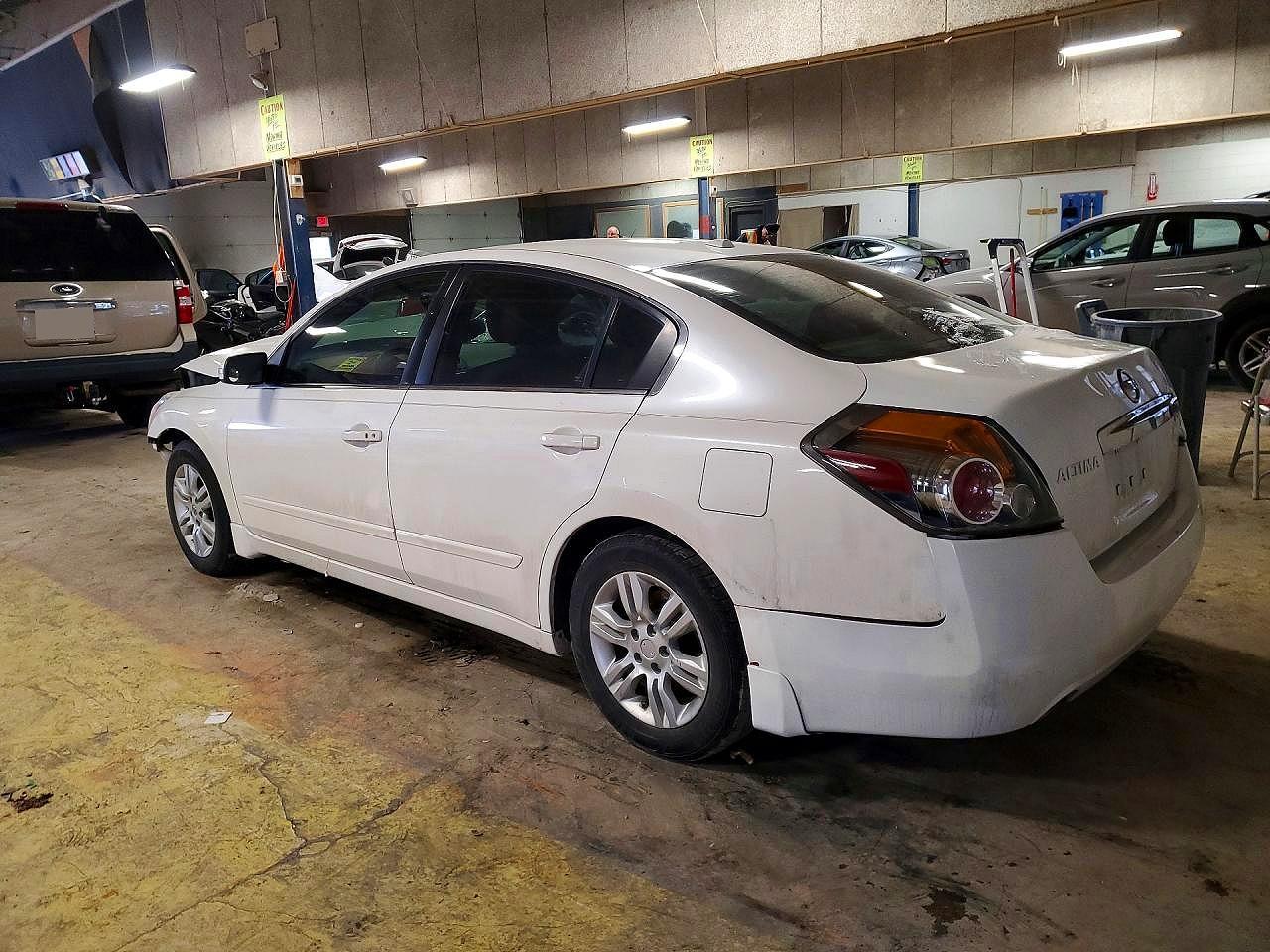 2010 Nissan Altima 2.5 - Фото 2