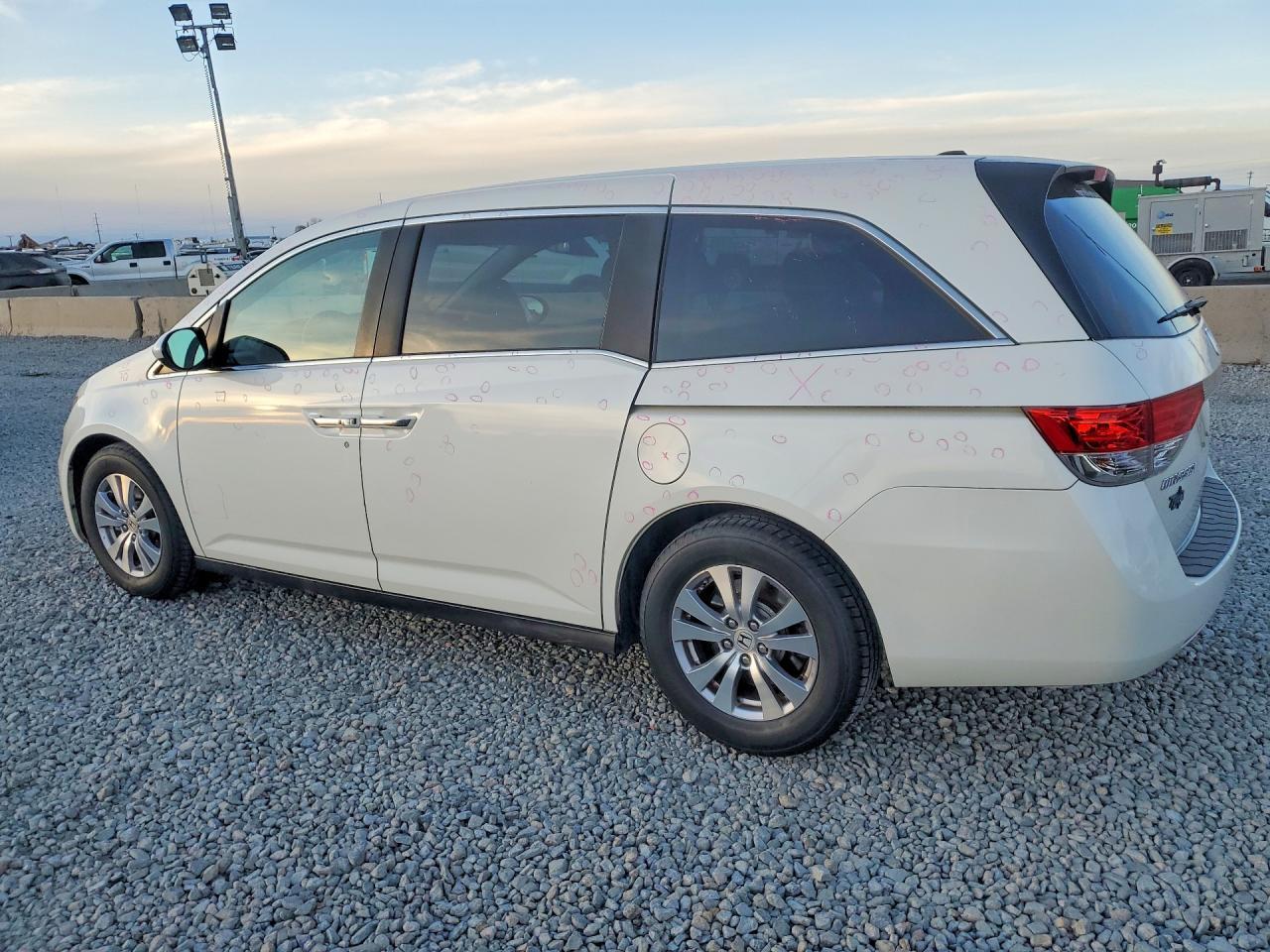 2016 Honda Odyssey Se - Image 2