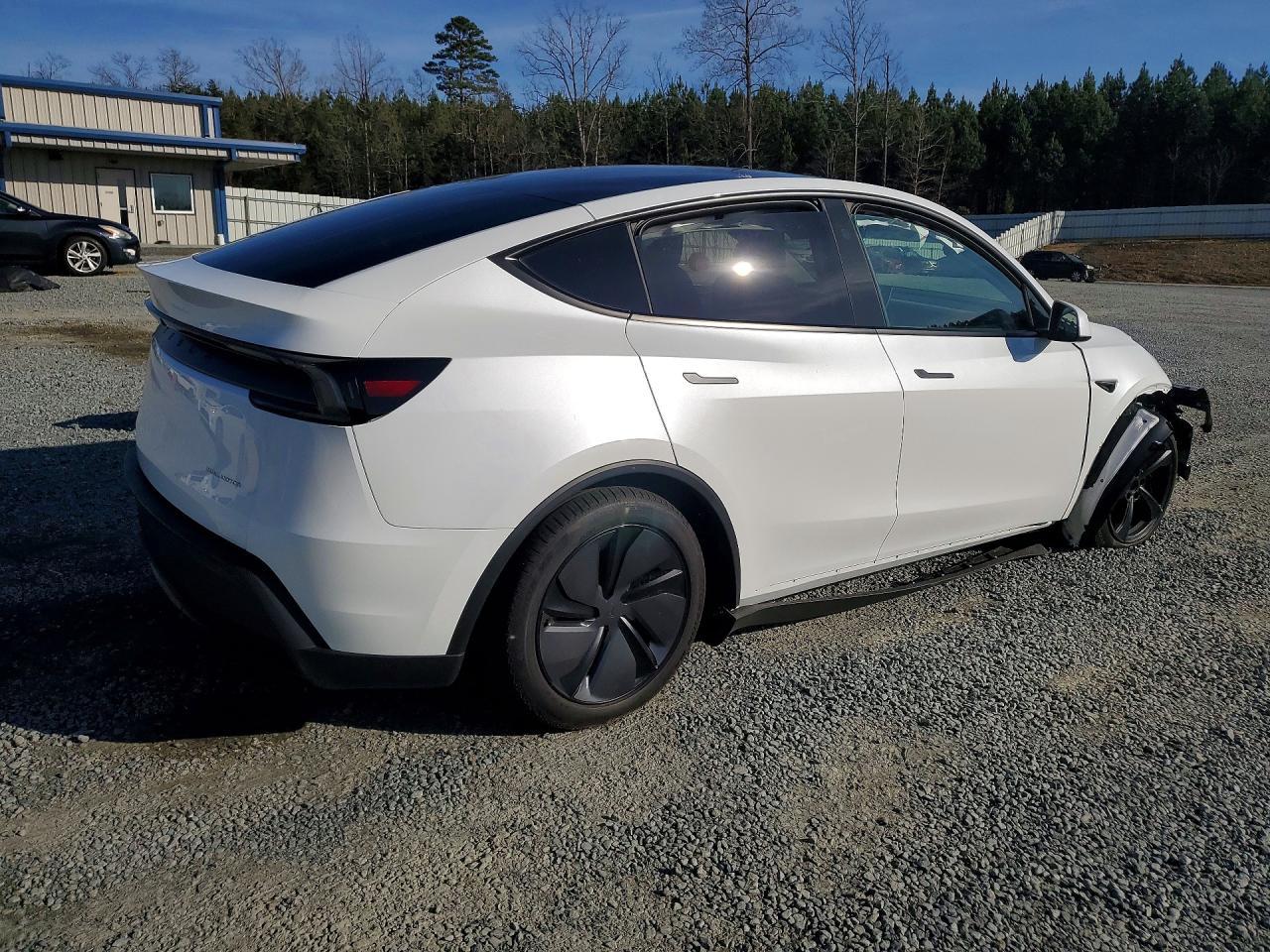 2026 Tesla Model Y - Фото 3