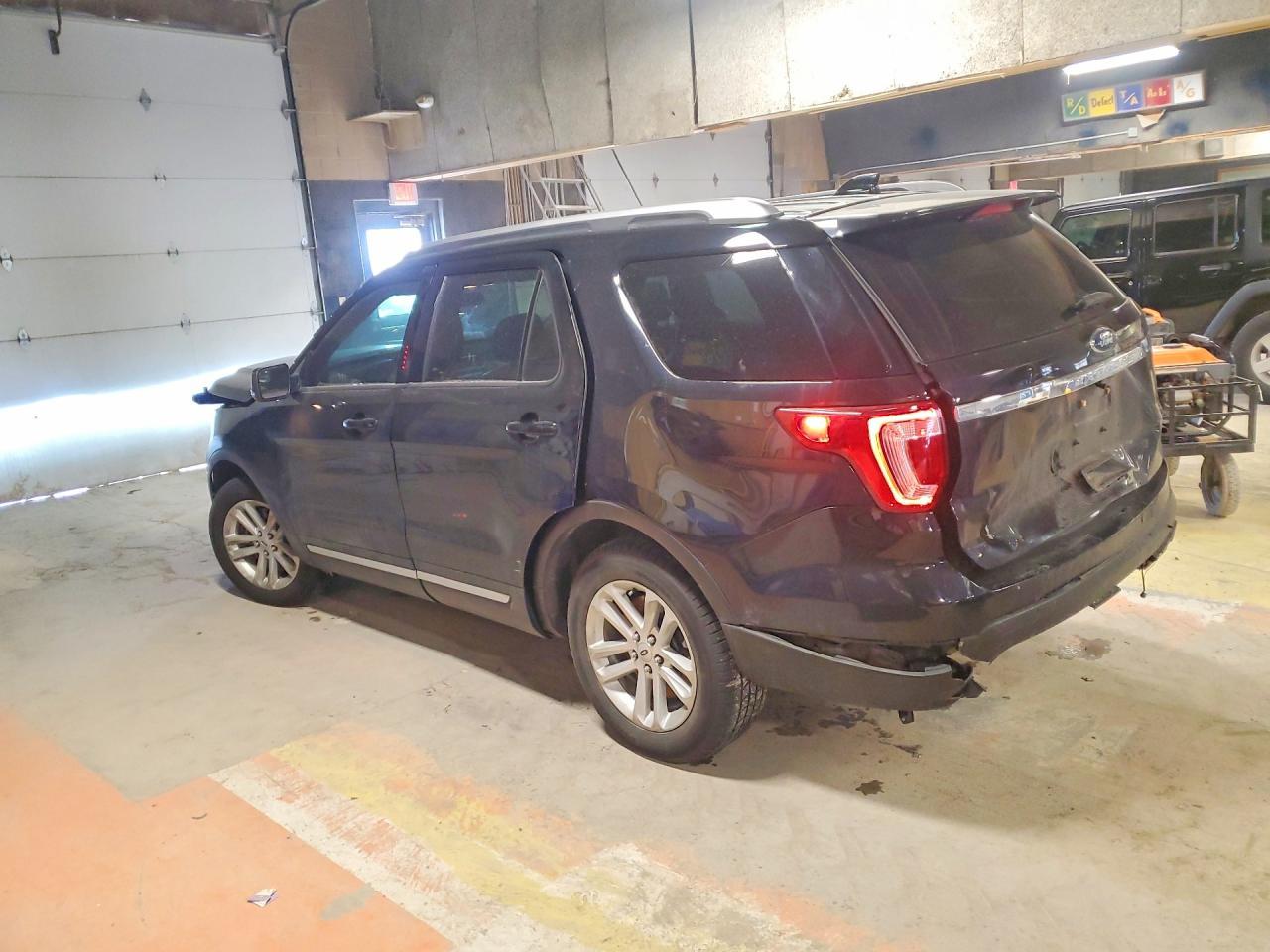 2016 Ford Explorer Xlt - Фото 2