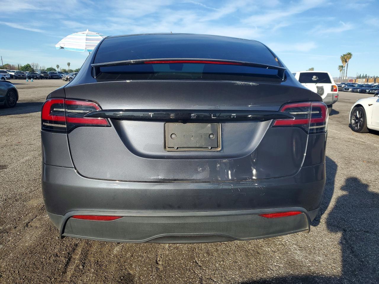 2023 Tesla Model X - Image 6