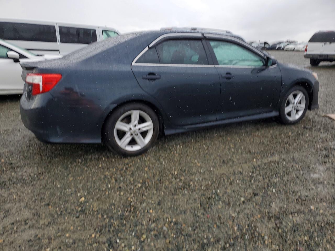 2014 Toyota Camry L - Фото 3