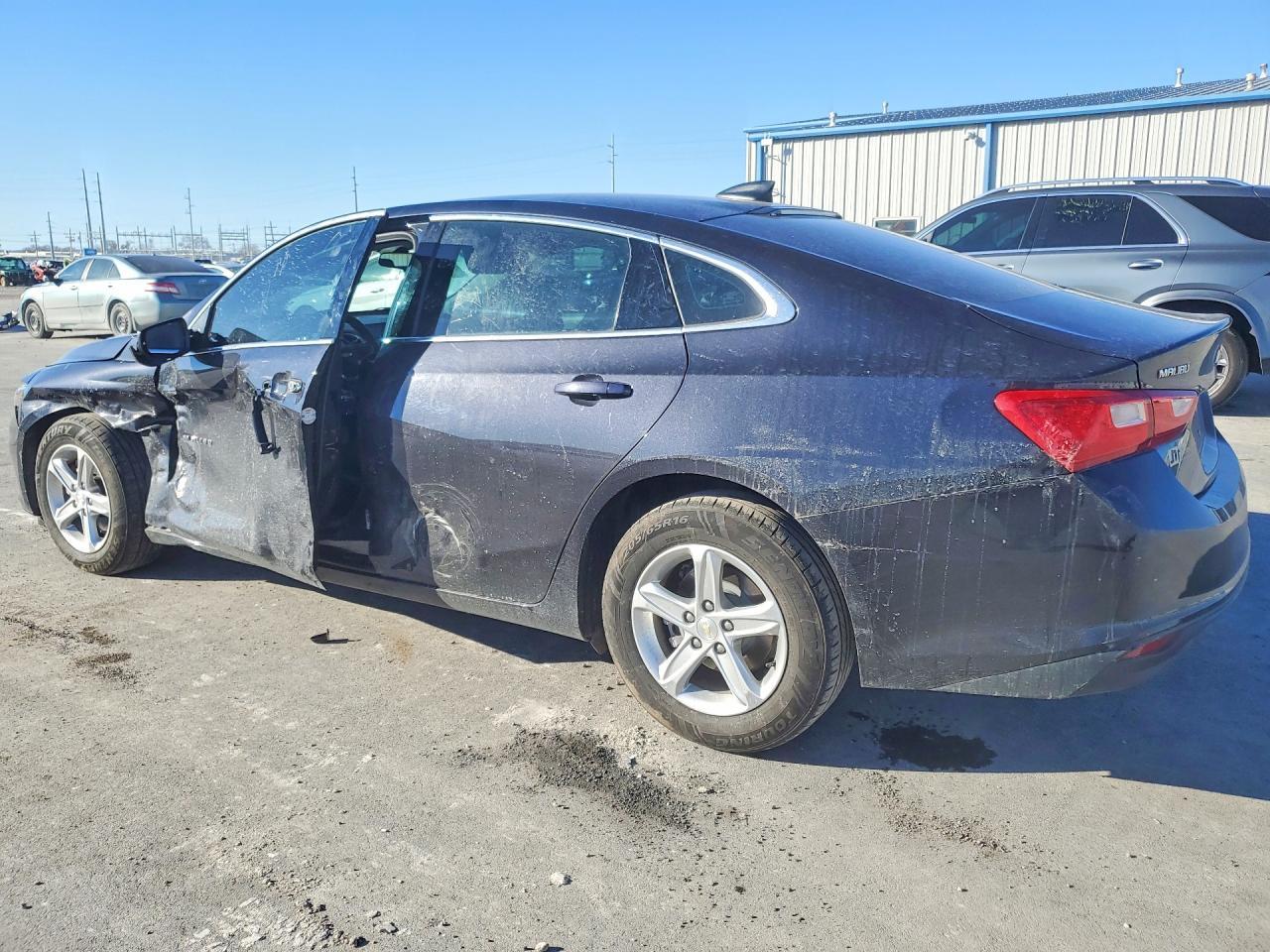 2022 Chevrolet Malibu Ls - Фото 2