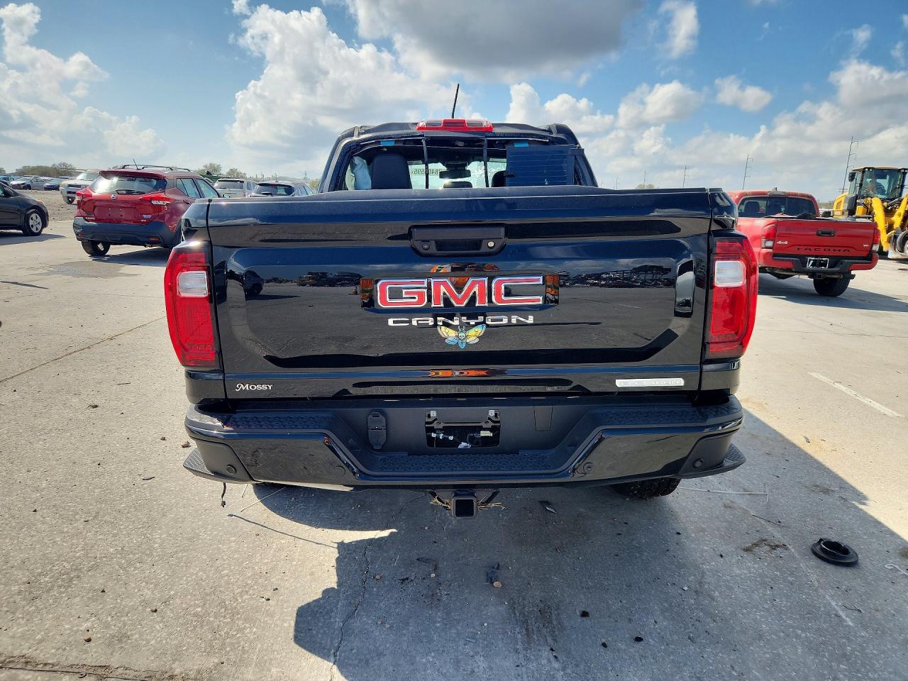 2025 GMC Canyon Elevation - Image 6