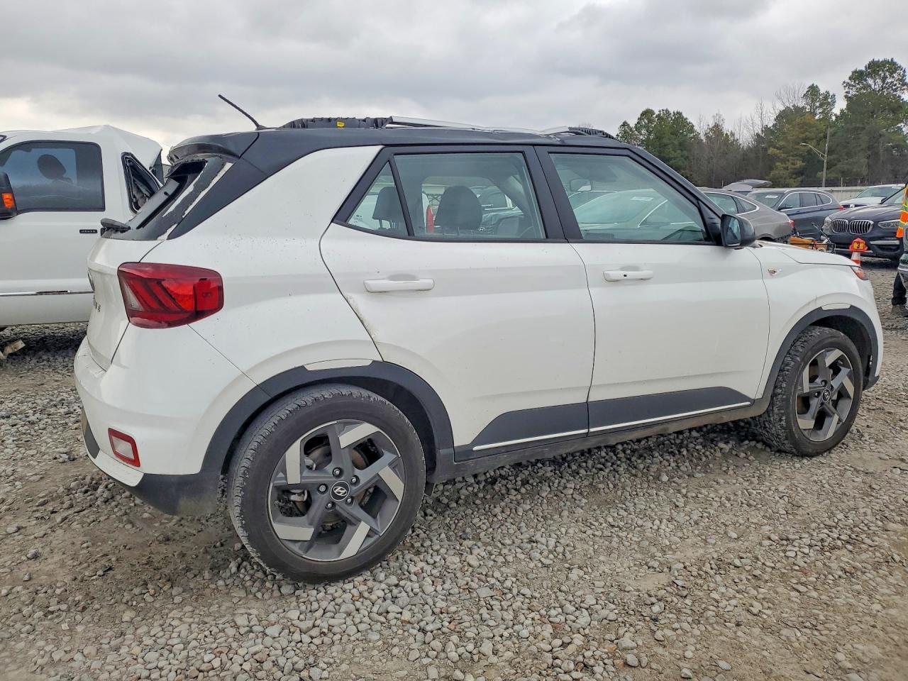 2025 Hyundai Venue Sel - Фото 3