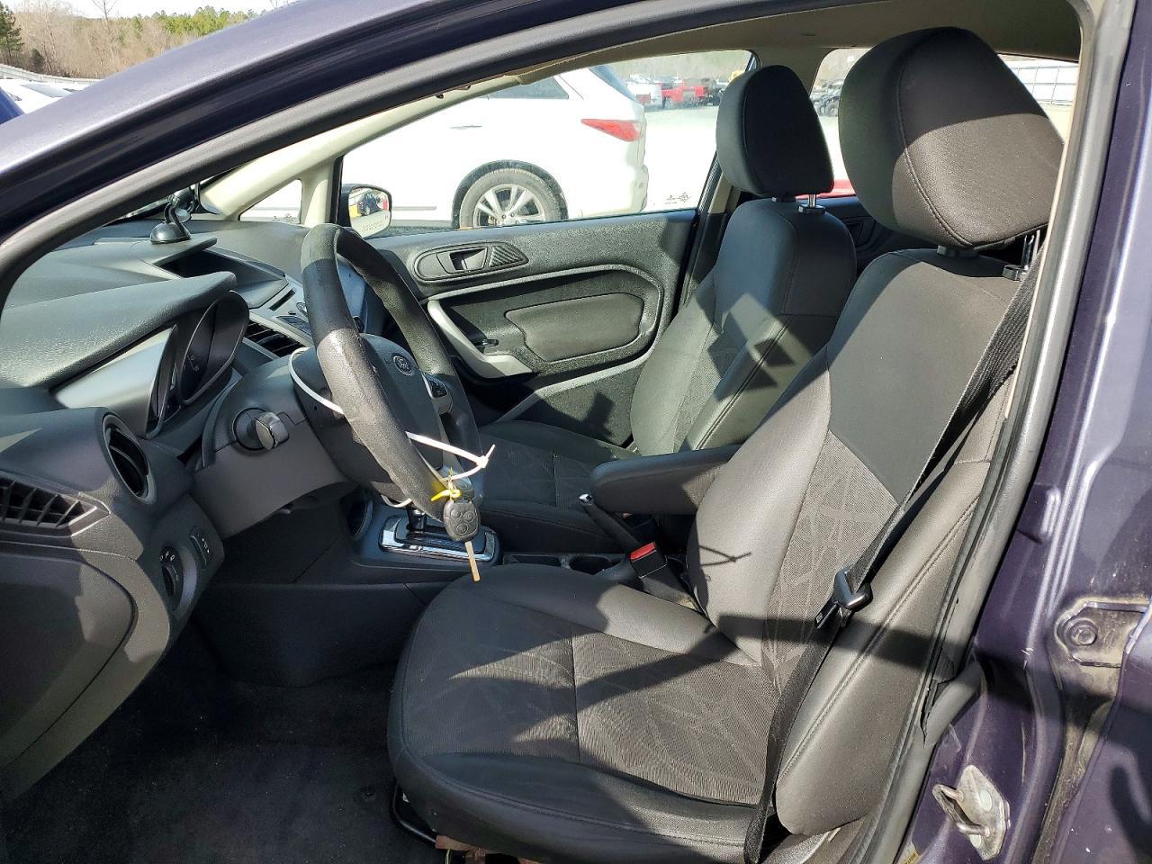 2013 Ford Fiesta Se - Фото 7