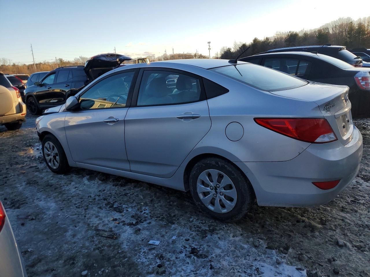 2017 Hyundai Accent Se - Фото 2