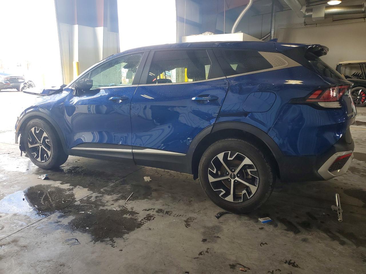 2024 Kia Sportage Ex - Image 2