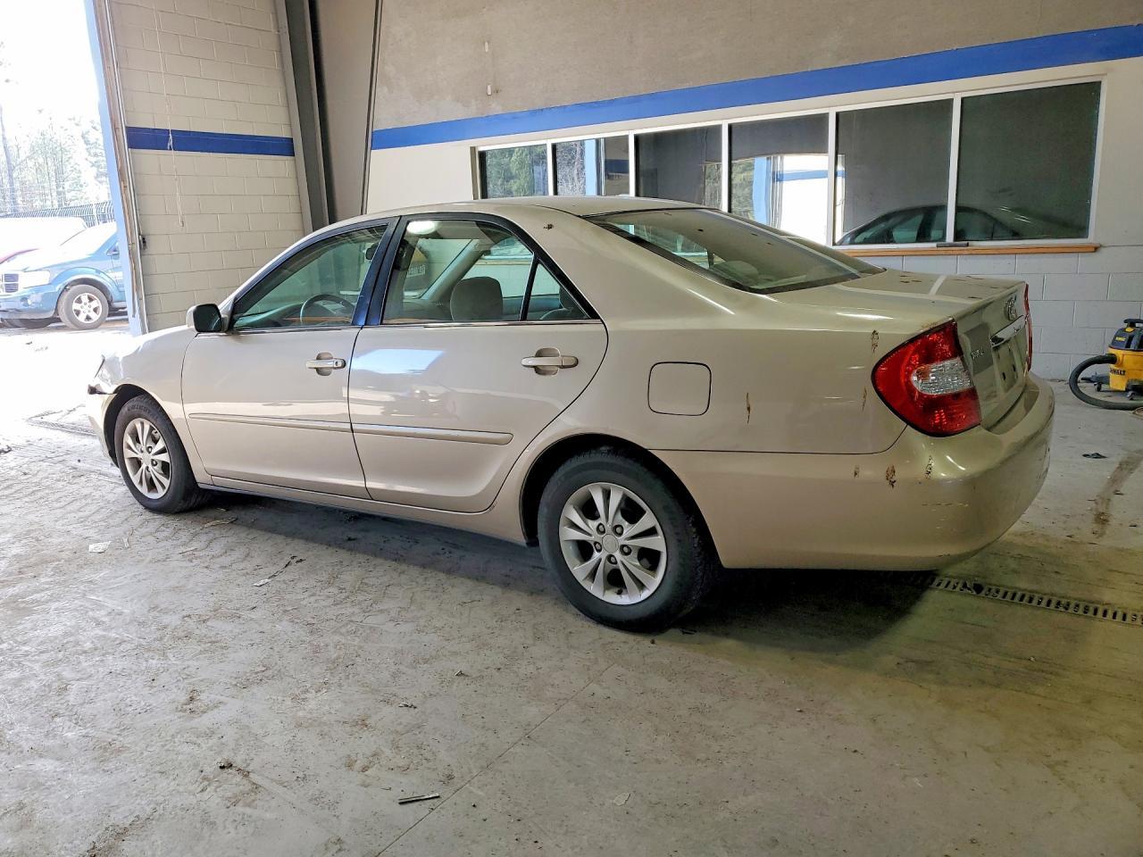 2004 Toyota Camry Le - Image 2