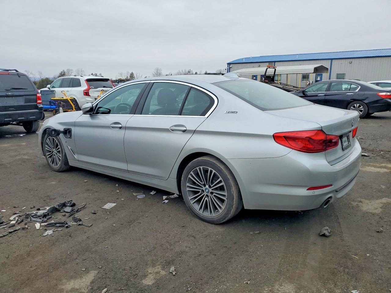 2019 BMW 530Xe - Фото 2
