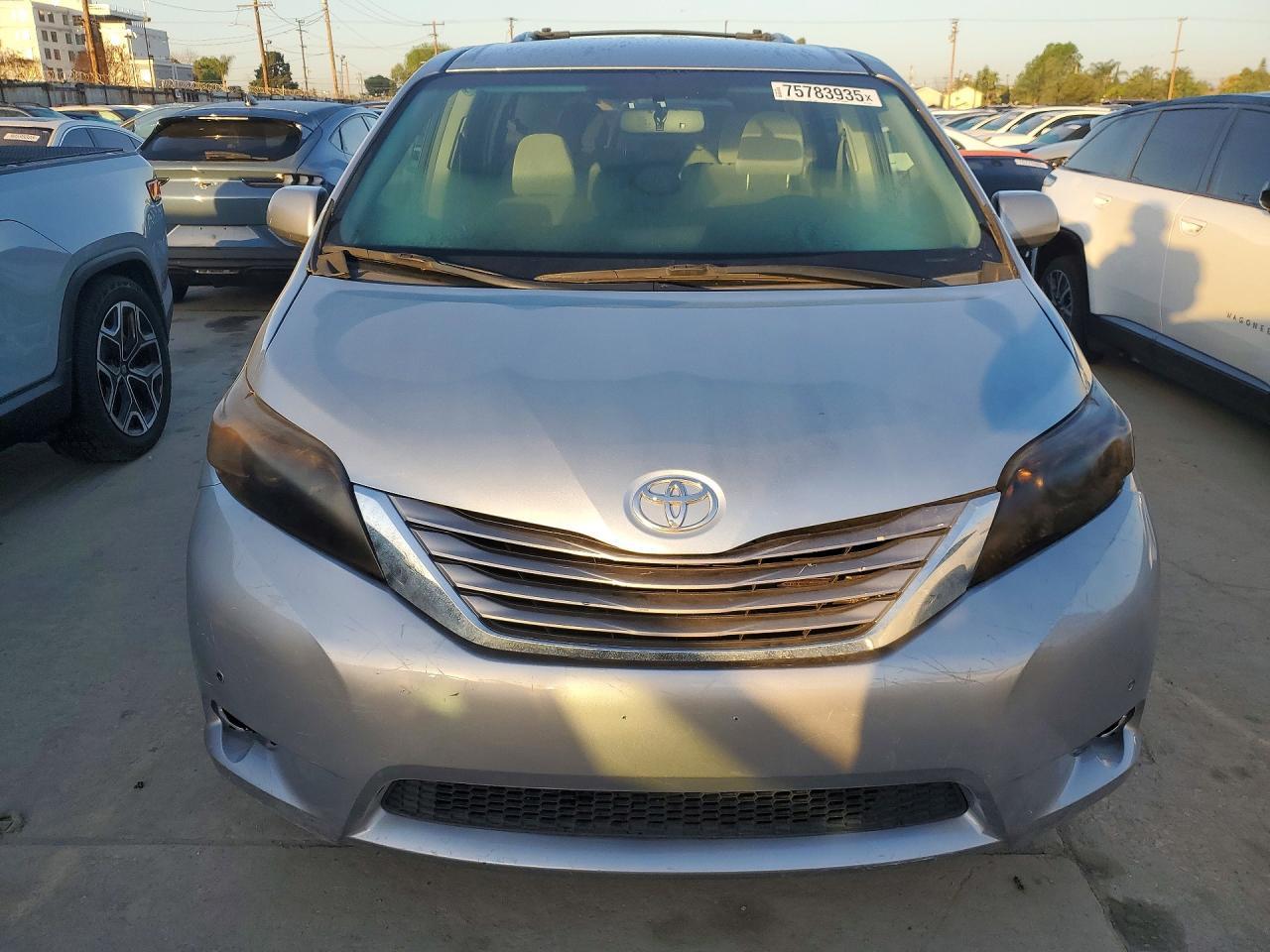 2017 Toyota Sienna Le - Image 5