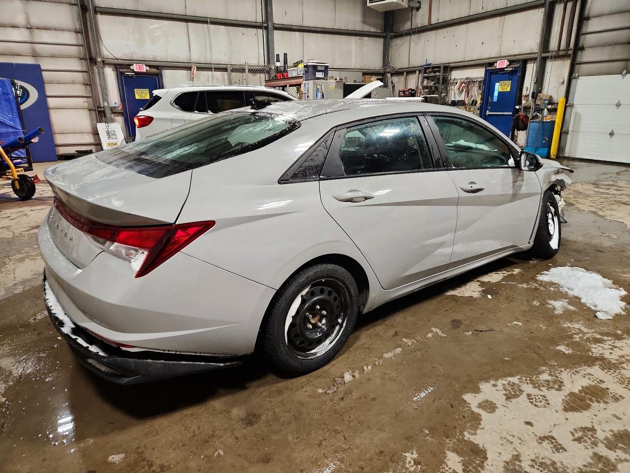 2023 Hyundai Elantra Sel - Фото 3