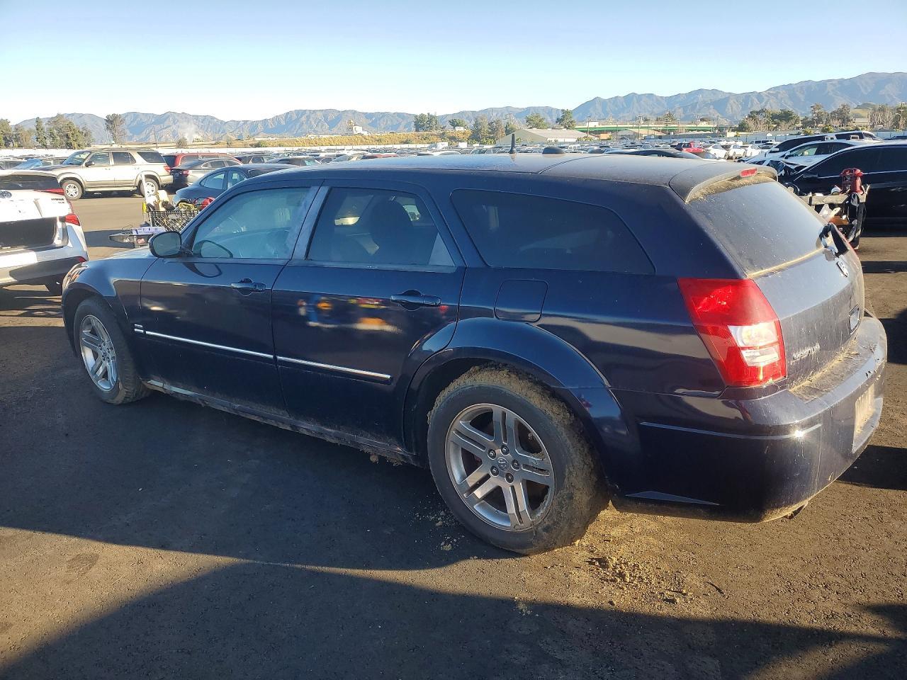 2005 Dodge Magnum R/T - Image 2