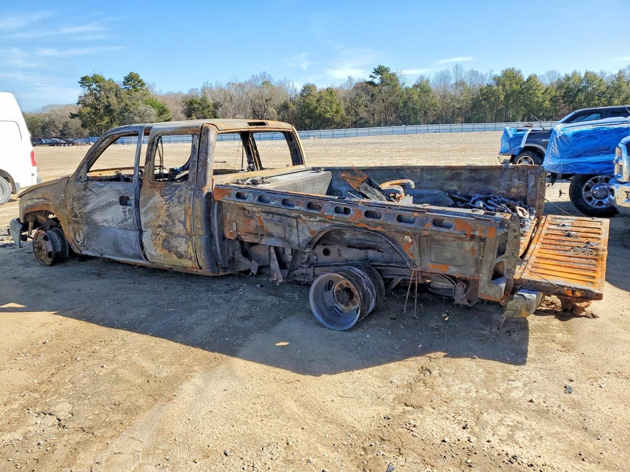 2007 Chevrolet Silverado 3500 4X4 L - Image 2