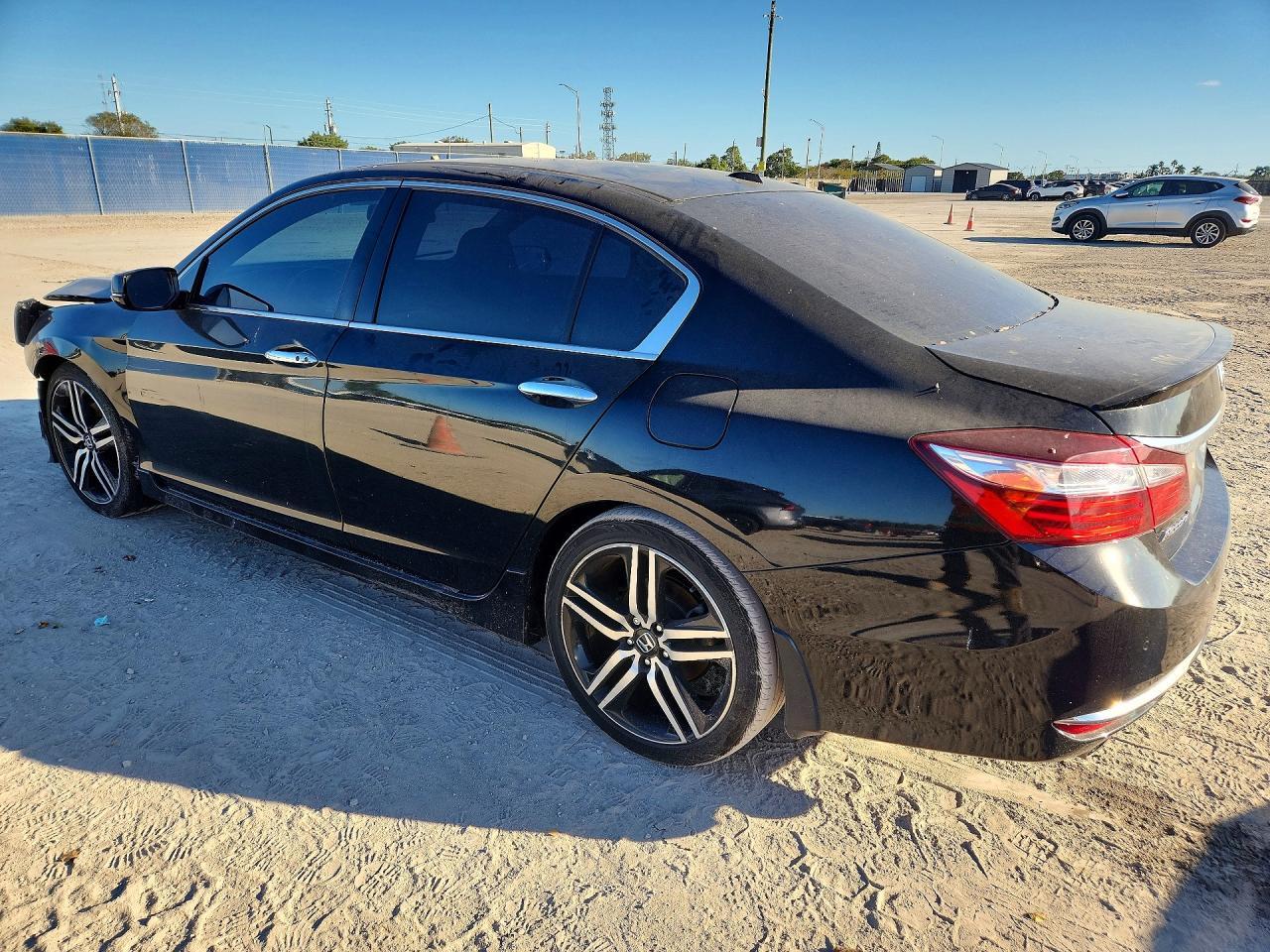 2017 Honda Accord Touring - Фото 2