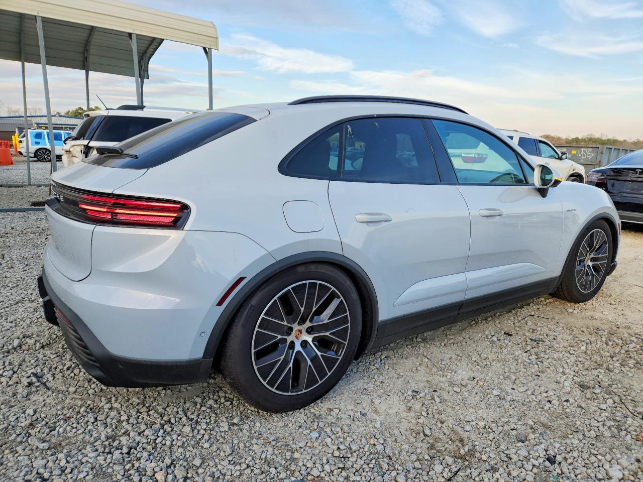 2025 Porsche Macan - Фото 3