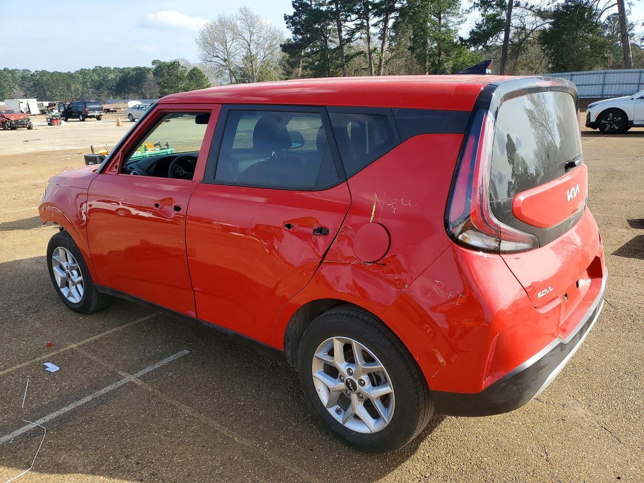 2025 Kia Soul Lx - Image 2
