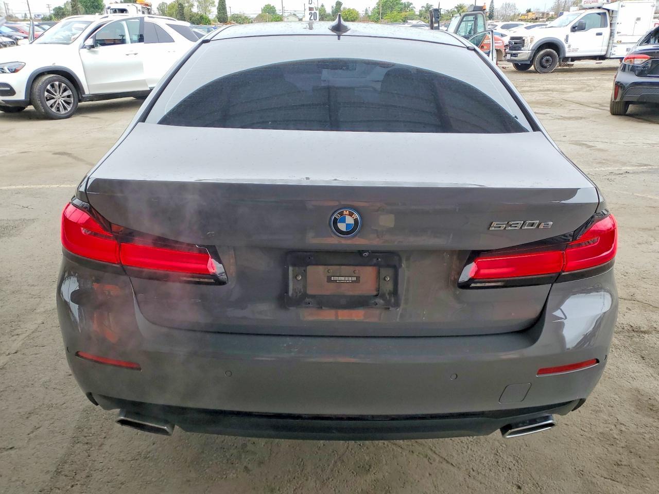 2022 BMW 530E - Фото 6