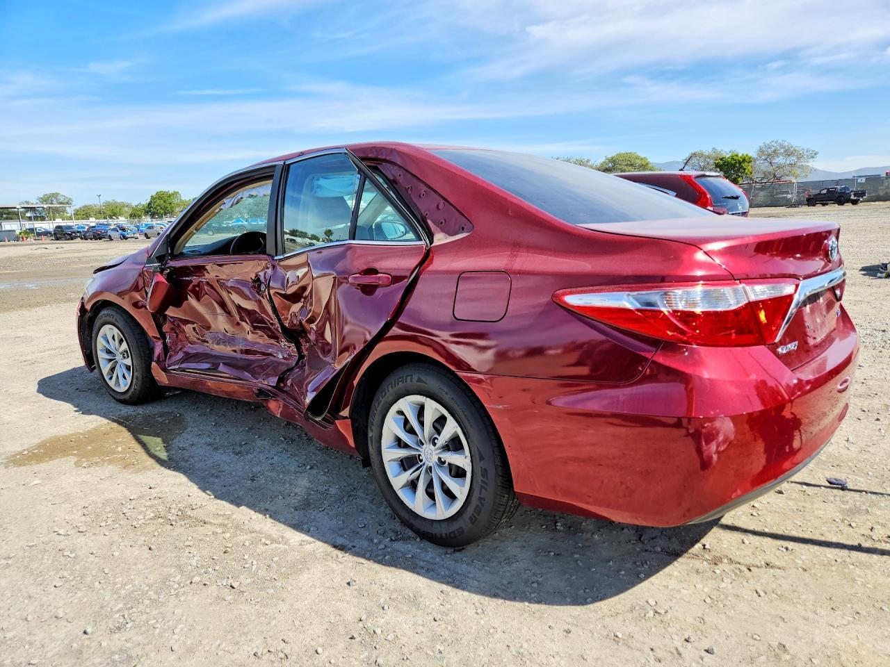 2015 Toyota Camry Le - Фото 2