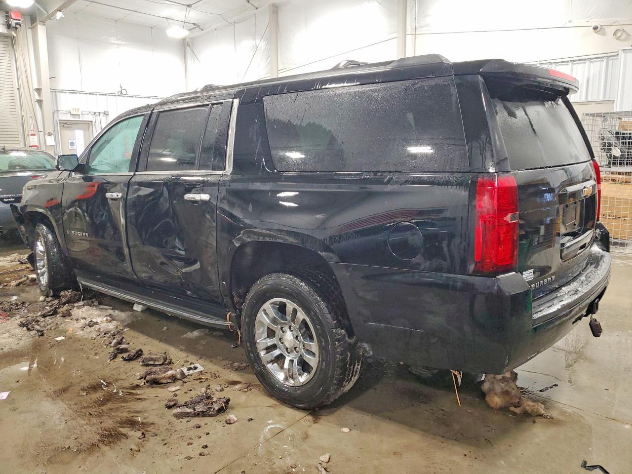 2018 Chevrolet Suburban K1500 - Фото 2