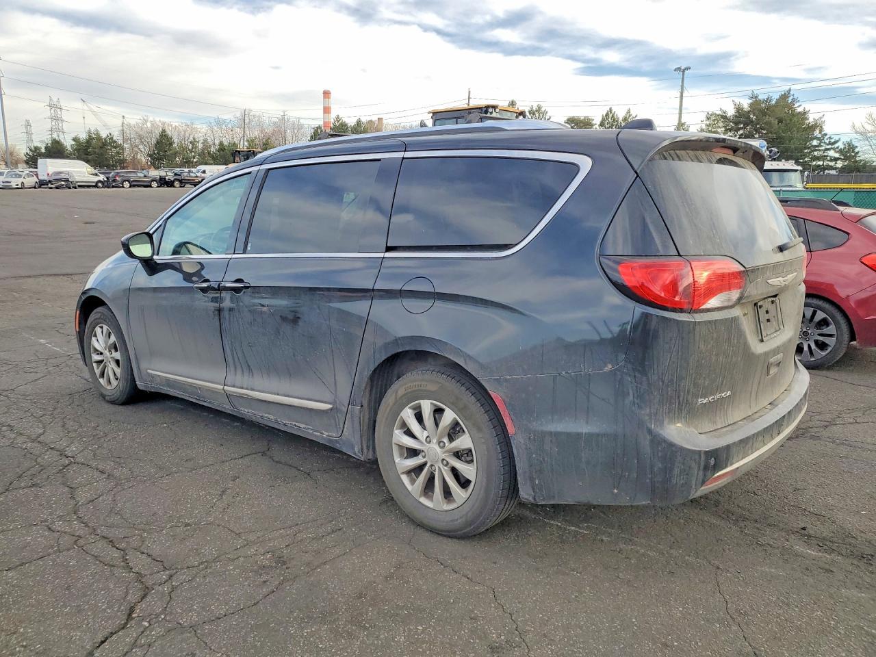 2018 Chrysler Pacifica Touring L - Фото 2