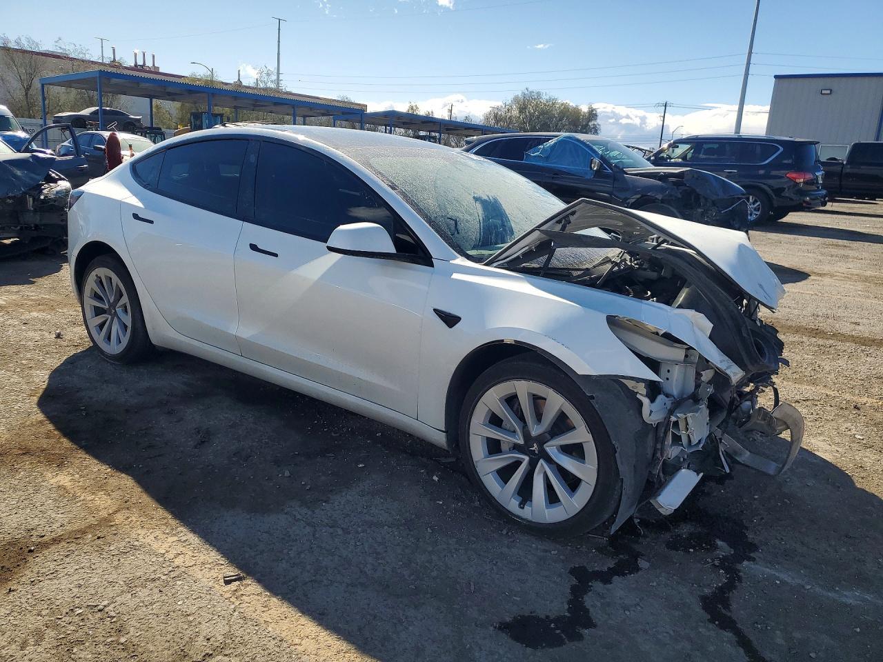 2023 Tesla Model 3 - Фото 4