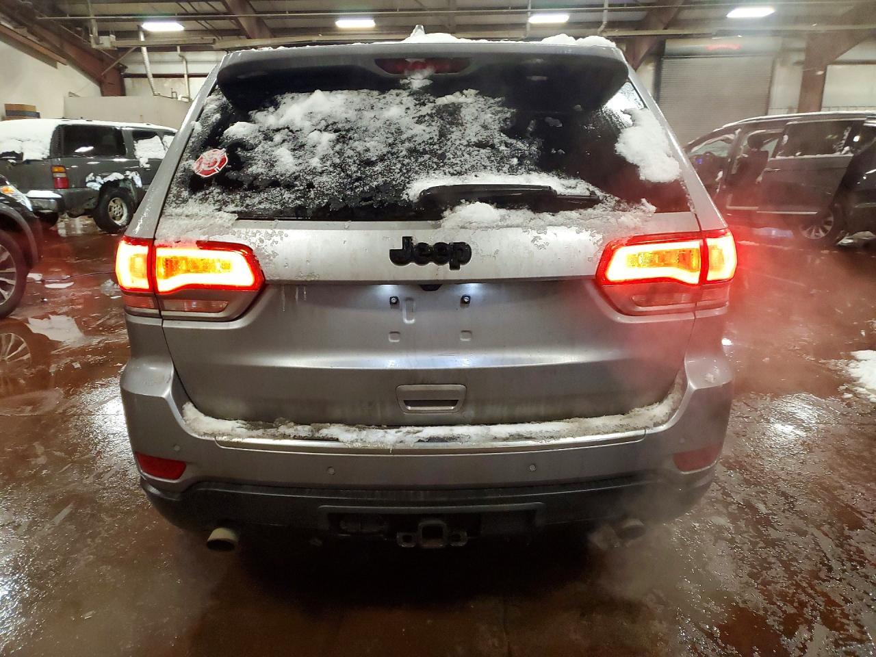 2014 Jeep Grand Cherokee Overland - Image 6