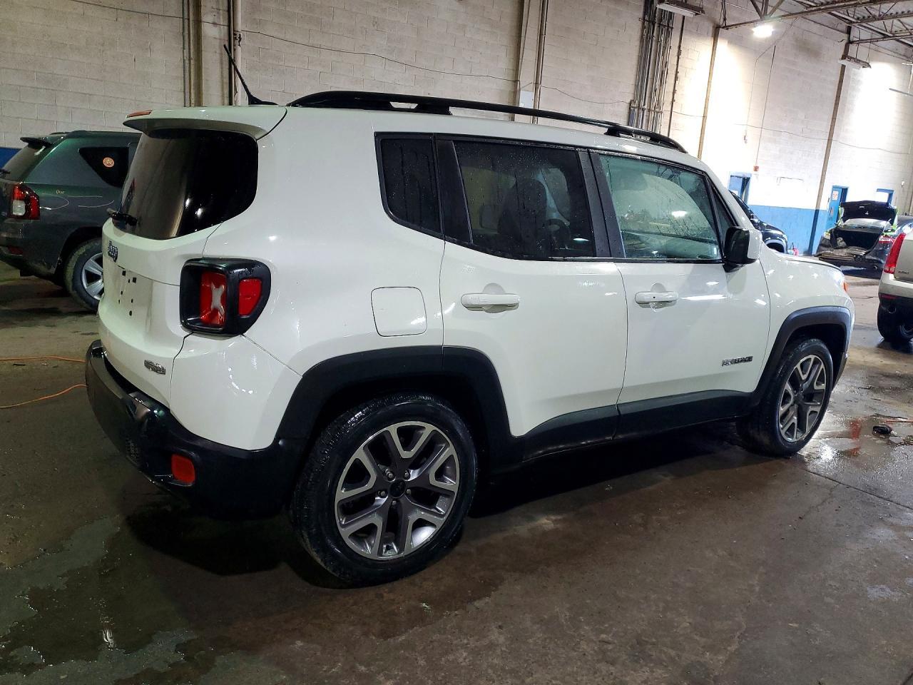 2017 Jeep Renegade Latitude - Image 3