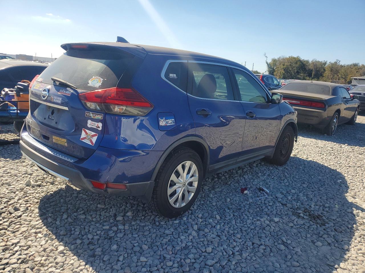 2017 Nissan Rogue S - Фото 3