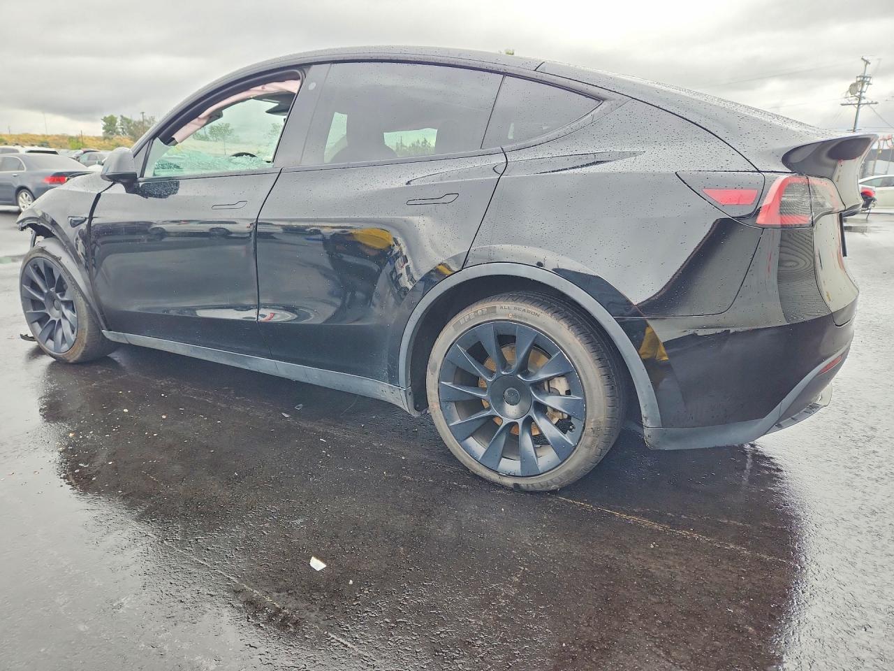 2023 Tesla Model Y - Image 2