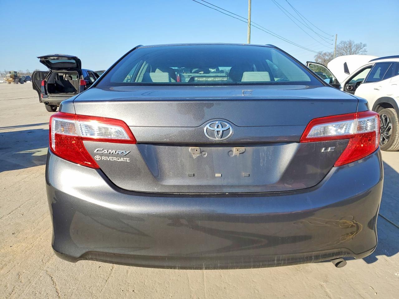 2013 Toyota Camry L - Фото 6
