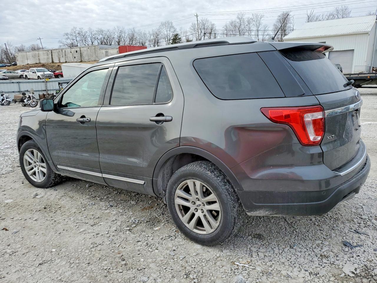 2018 Ford Explorer Xlt - Фото 2