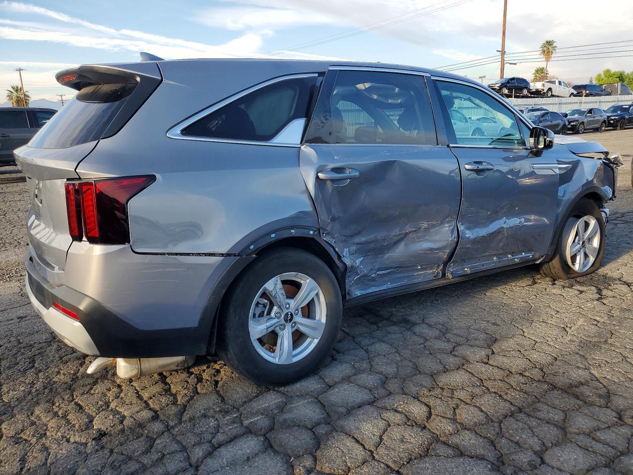 2025 Kia Sorento Lx - Фото 3