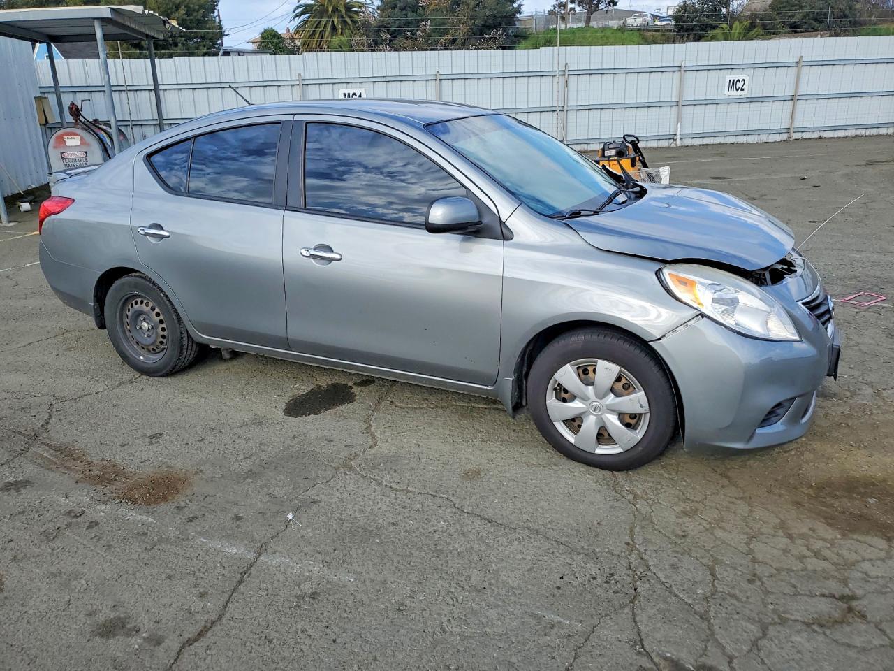 2013 Nissan Versa S - Фото 4