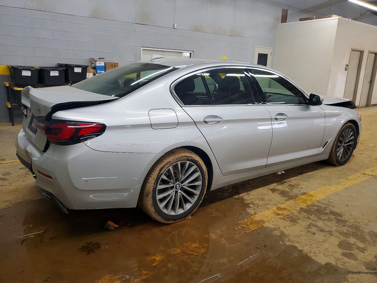 2021 BMW 530 I - Image 3
