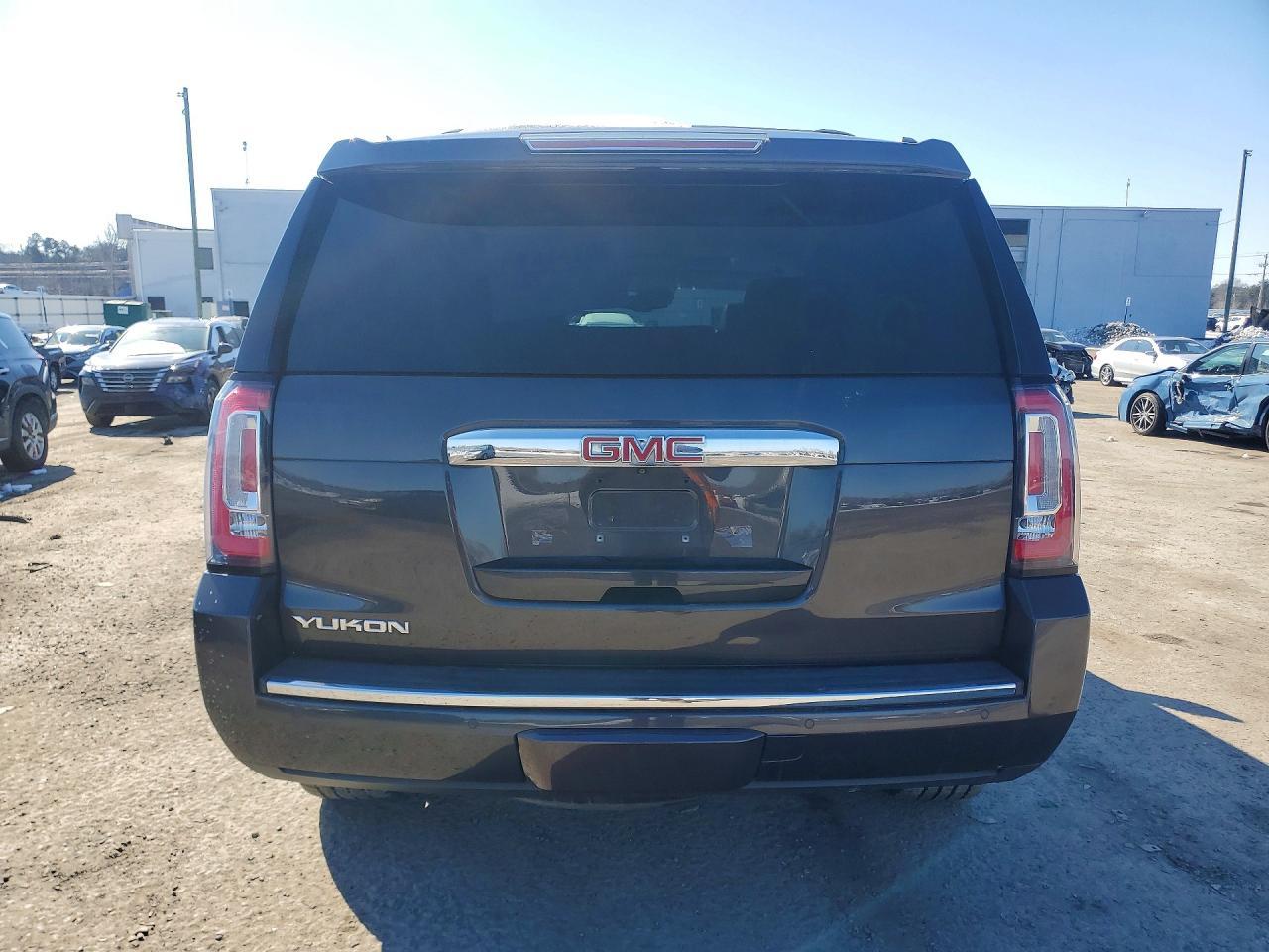 2015 GMC Yukon Denali - Image 6