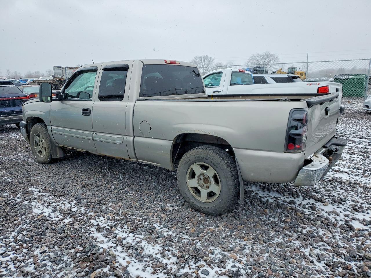 2004 Chevrolet Silverado K1500 - Фото 2