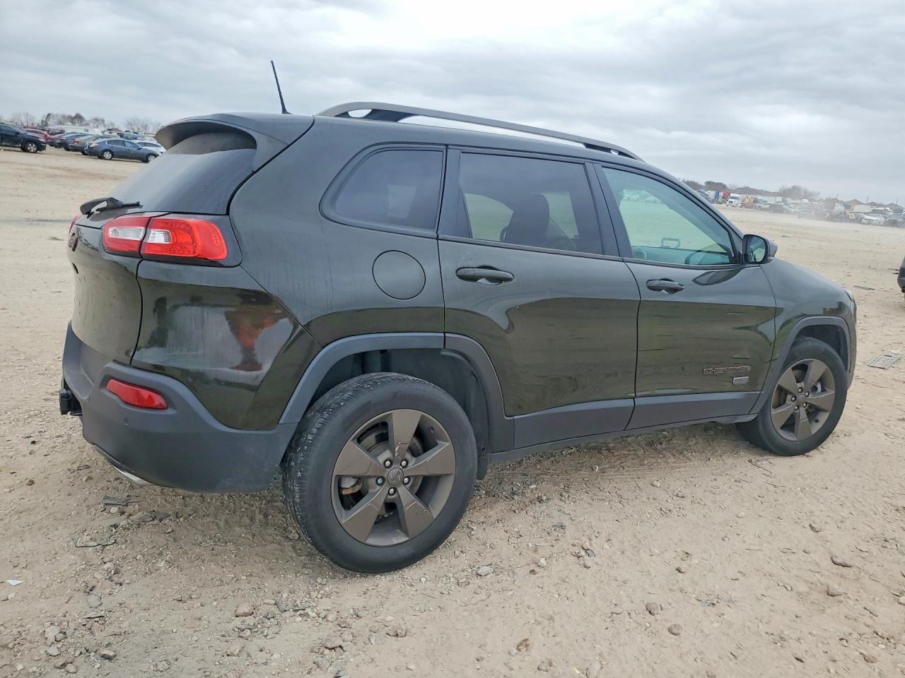 2017 Jeep Cherokee Latitude - Image 3