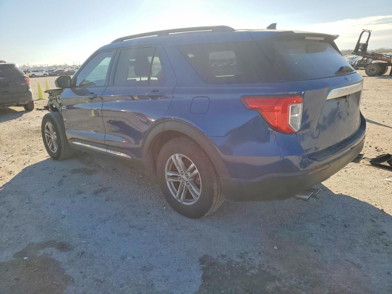 2021 Ford Explorer Xlt - Фото 2